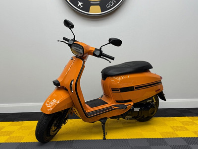 Lambretta V125 Scooter, orange or £1000 Cash Alternative