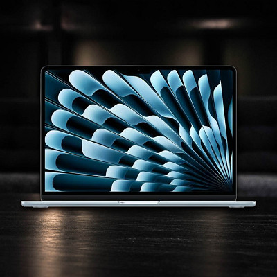 Apple Macbook Air 13" or £750